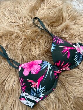 Pre-loved 🩷💚 Victoria's Secret
PINK Wear Everywhere bra